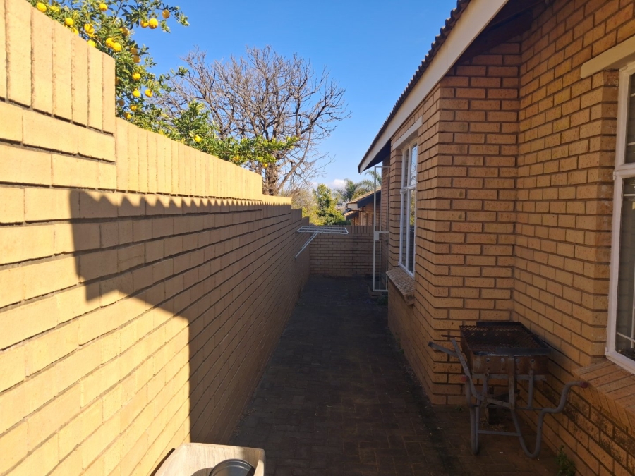 To Let 3 Bedroom Property for Rent in Langenhovenpark Free State